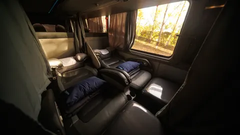 Cama suite en piso inferior, asiento 180°